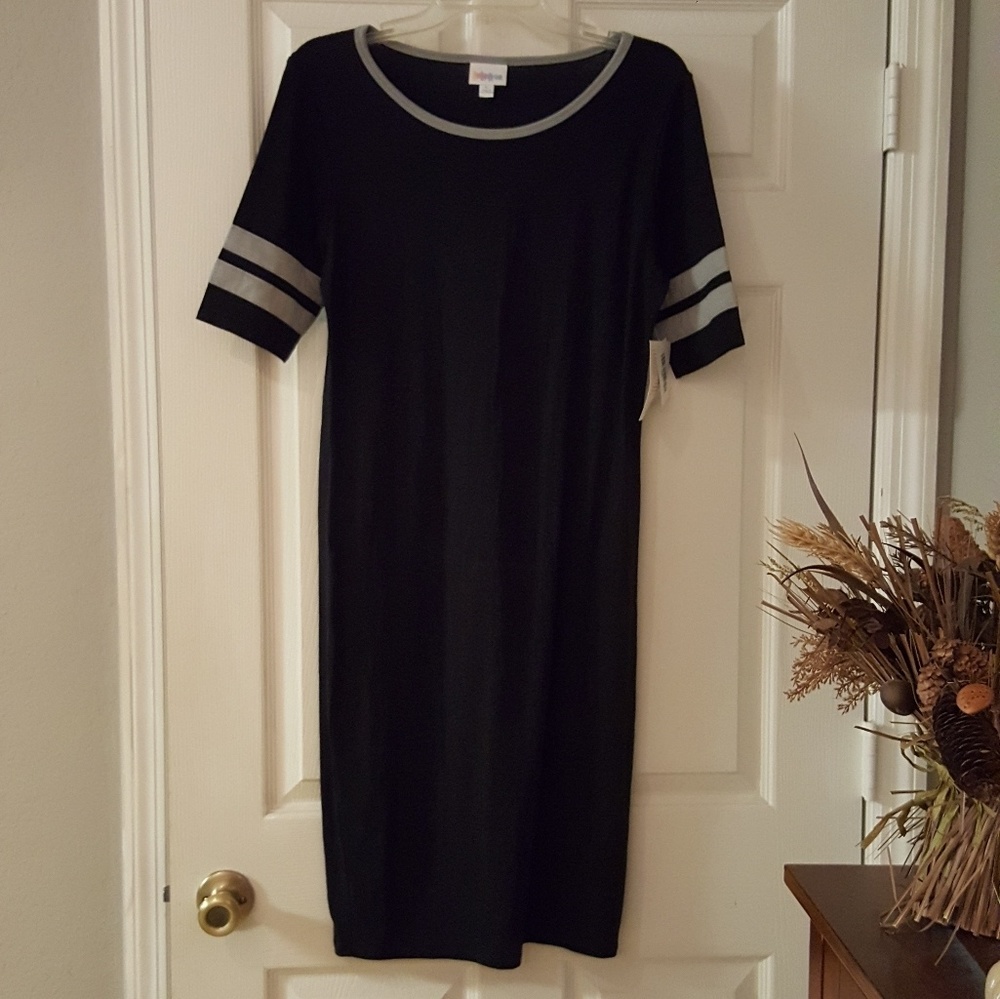 Large Lularoe black and gray Julia